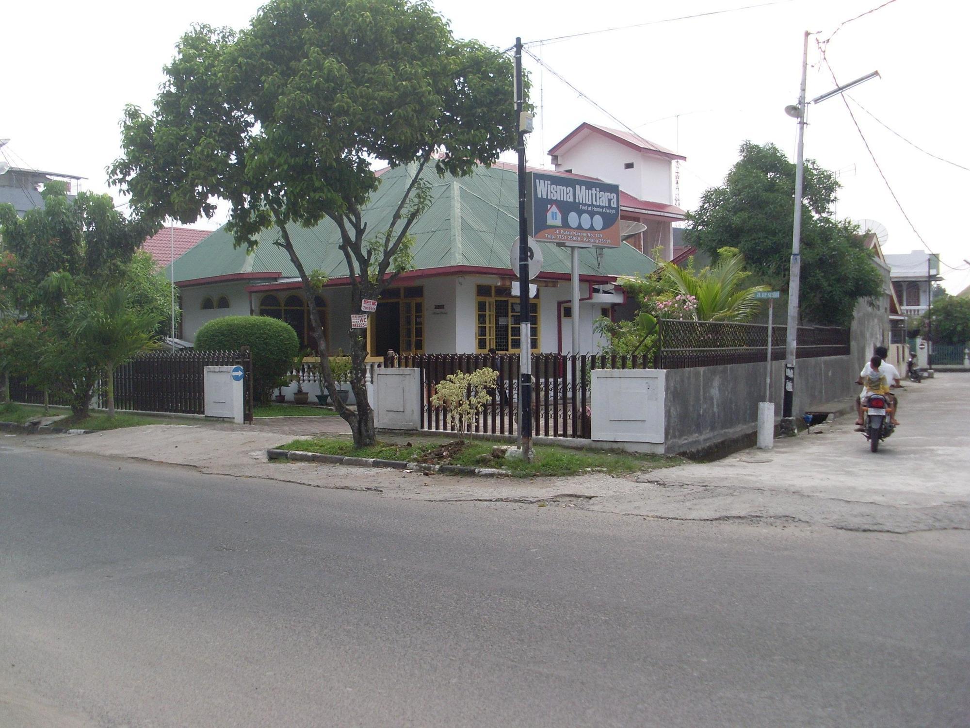 Wisma Mutiara Padang  Exterior foto